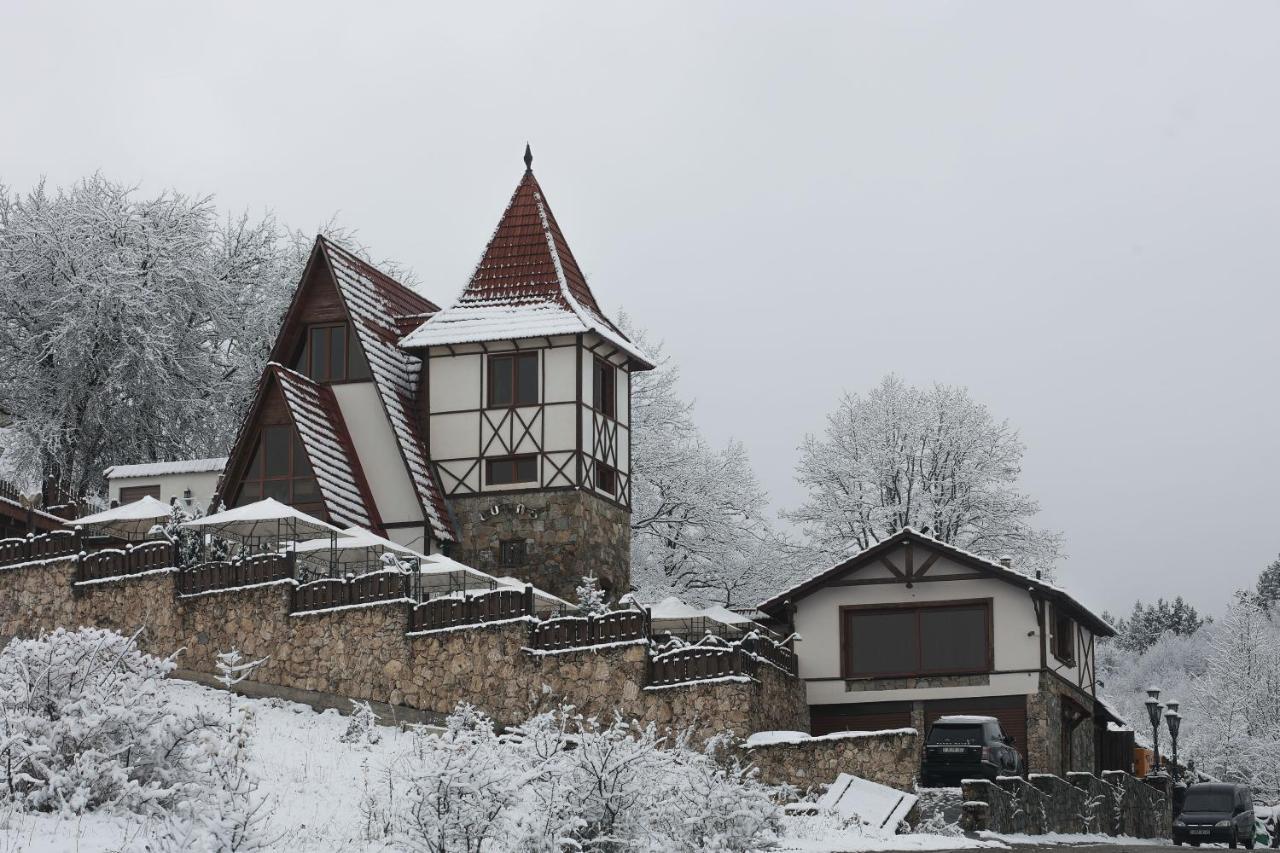 Alpine Castle Hotel Dilijan Bagian luar foto