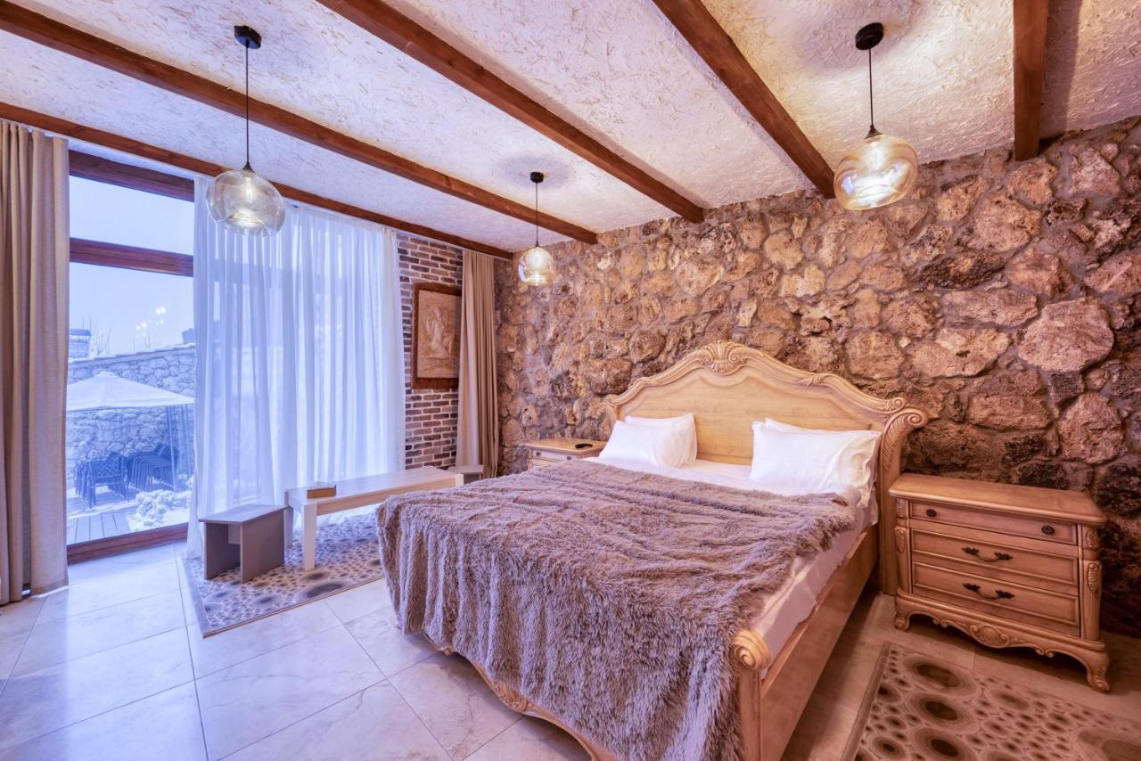 Alpine Castle Hotel Dilijan Bagian luar foto