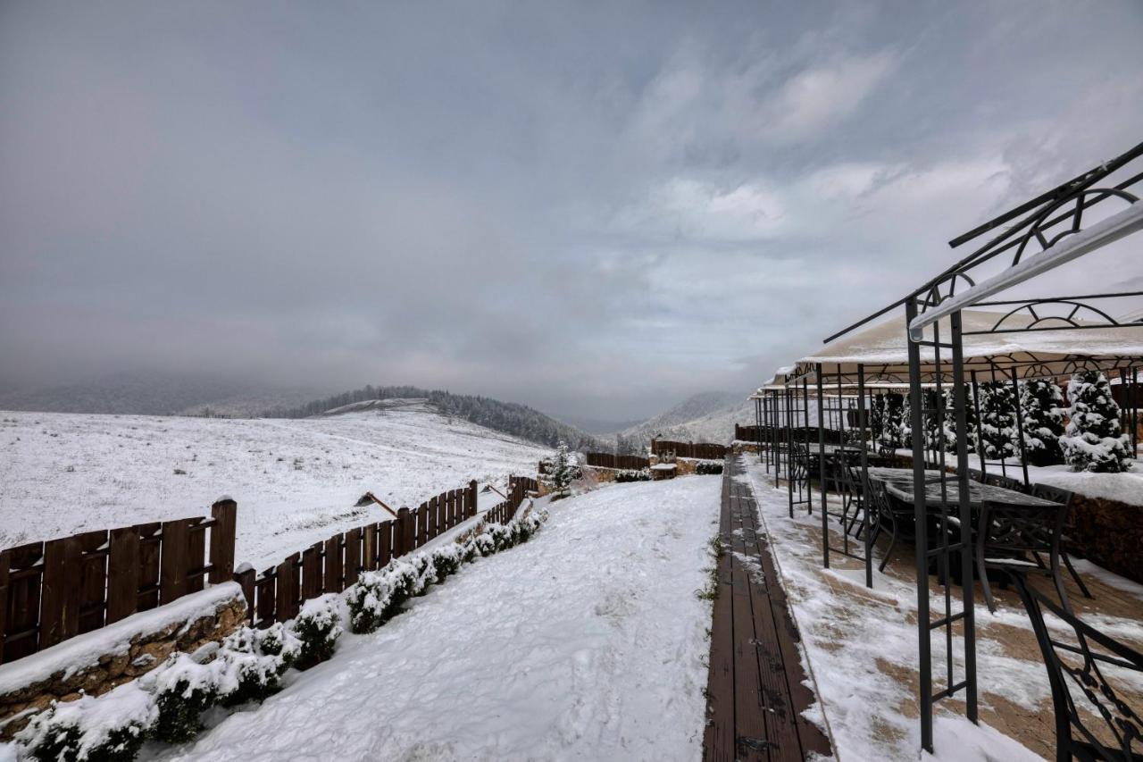 Alpine Castle Hotel Dilijan Bagian luar foto