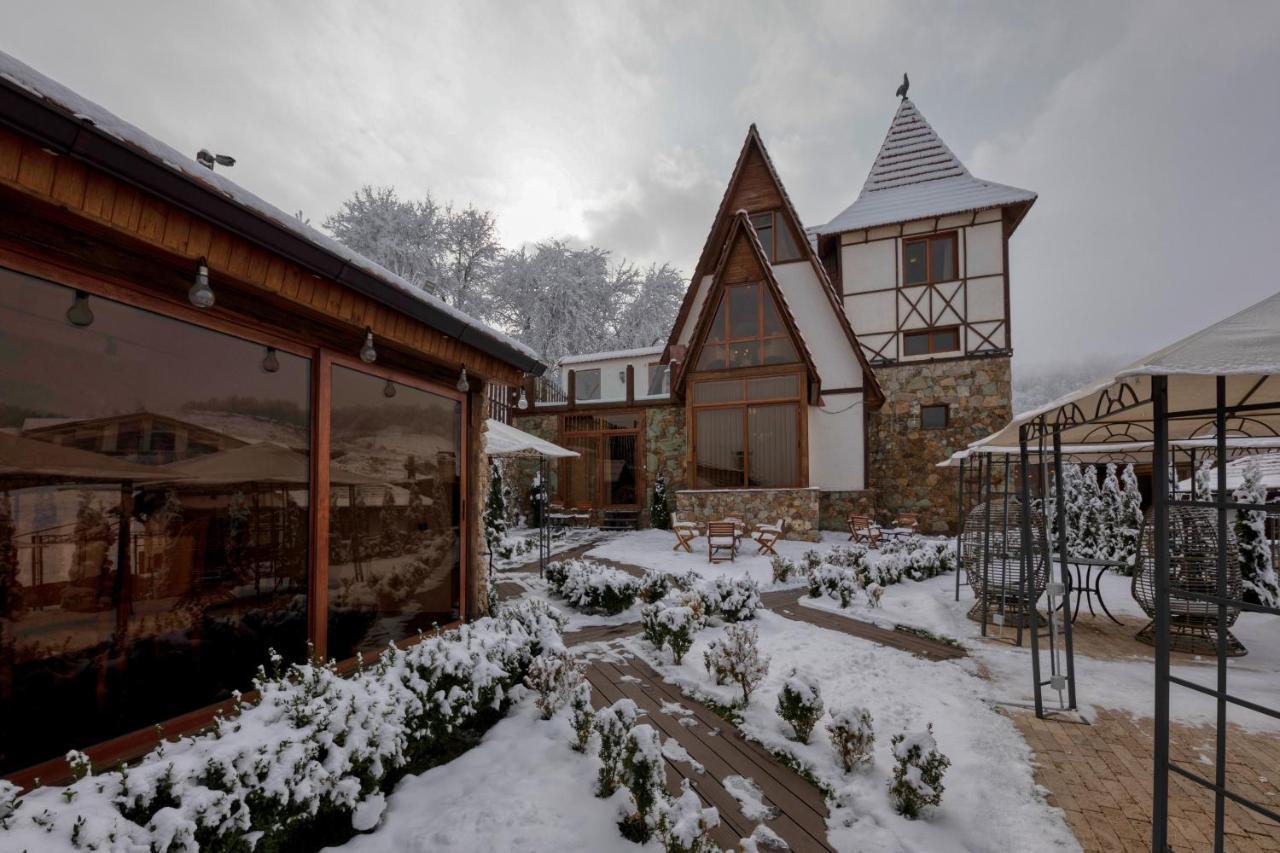 Alpine Castle Hotel Dilijan Bagian luar foto